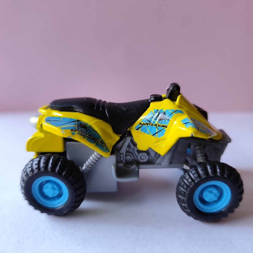 Maisto Racing Team Pullback Quad Blue & Yellow #15 Vonham